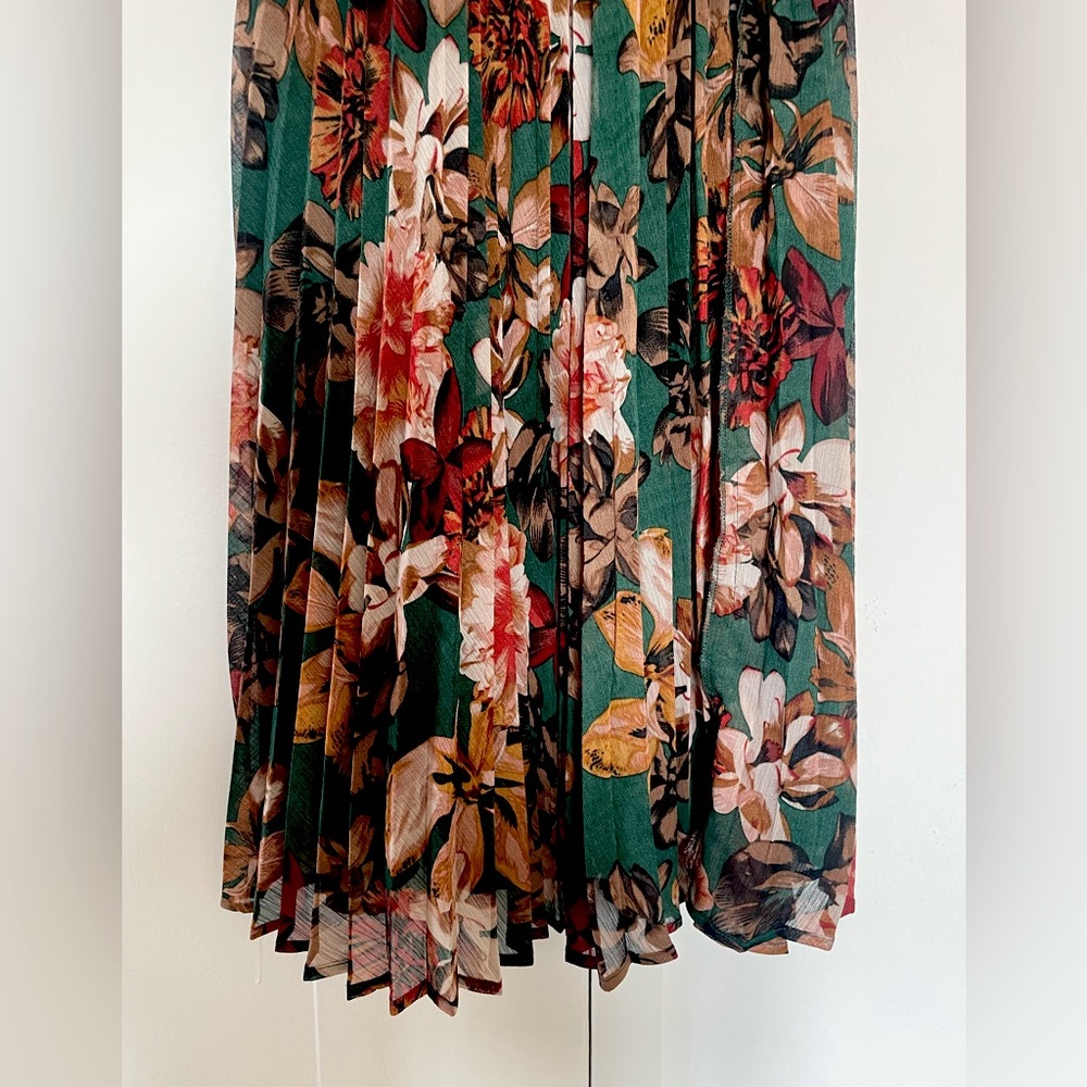 Zara Midi Chiffon Skirt
Size XS